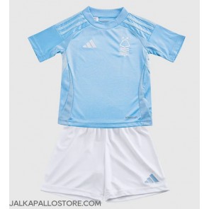 Nottingham Forest Kolmaspaita Lapsille 2024-25 Lyhythihainen (+ shortsit)